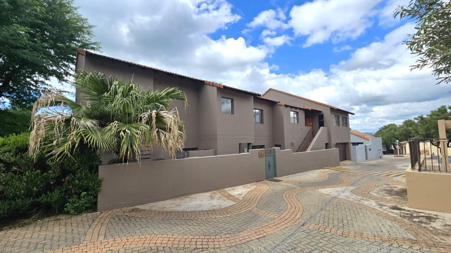 6 Bedroom Property for Sale in Magalies Golf Estate North West